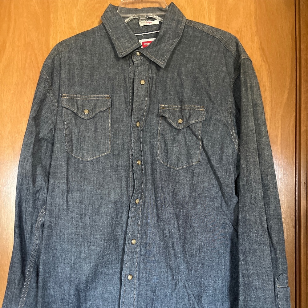 Men’s large Wrangler snap down, long sleeve